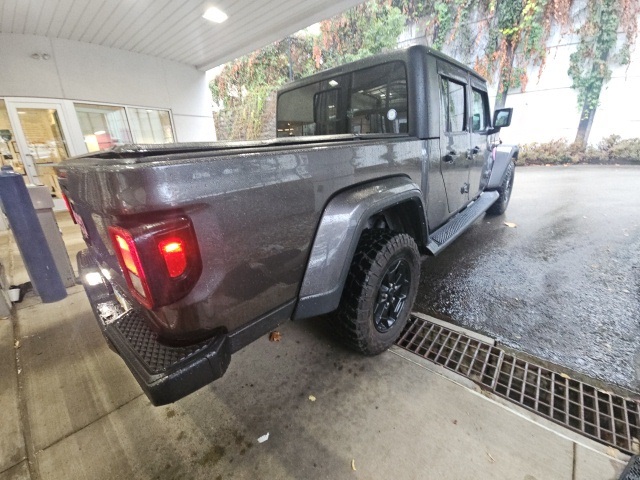 2021 Jeep Gladiator Willys photo 3
