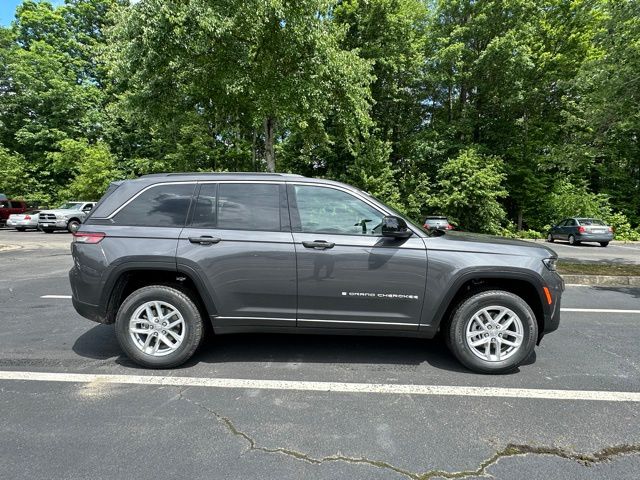 2025 Jeep Grand Cherokee Laredo X photo 3