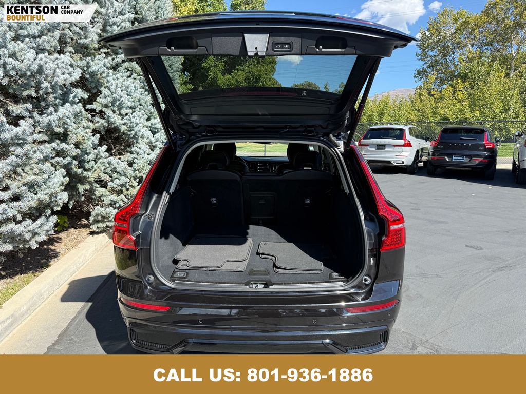 2025 Volvo XC60 B5 Plus photo 32