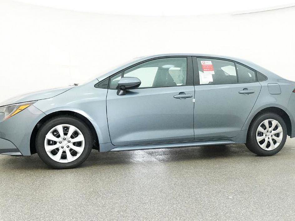 2025 Toyota Corolla LE photo 30