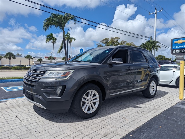 2016 Ford Explorer XLT photo 3