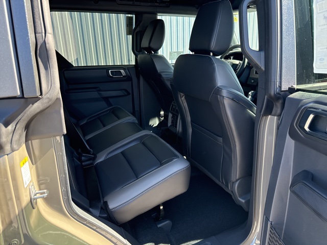 2025 Ford Bronco Outer Banks photo 4