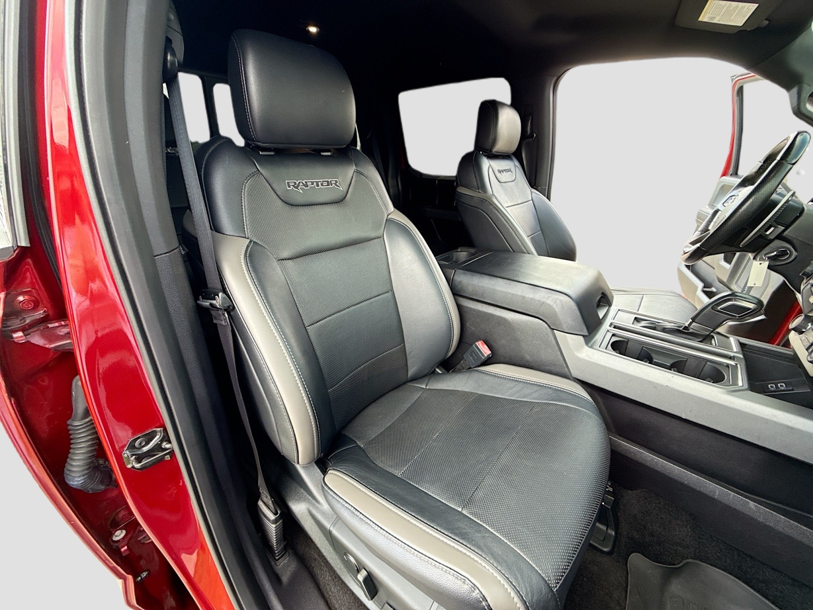 2018 Ford F-150 Raptor photo 27