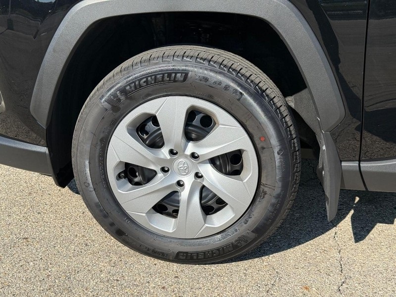 2025 Toyota RAV4 LE photo 10