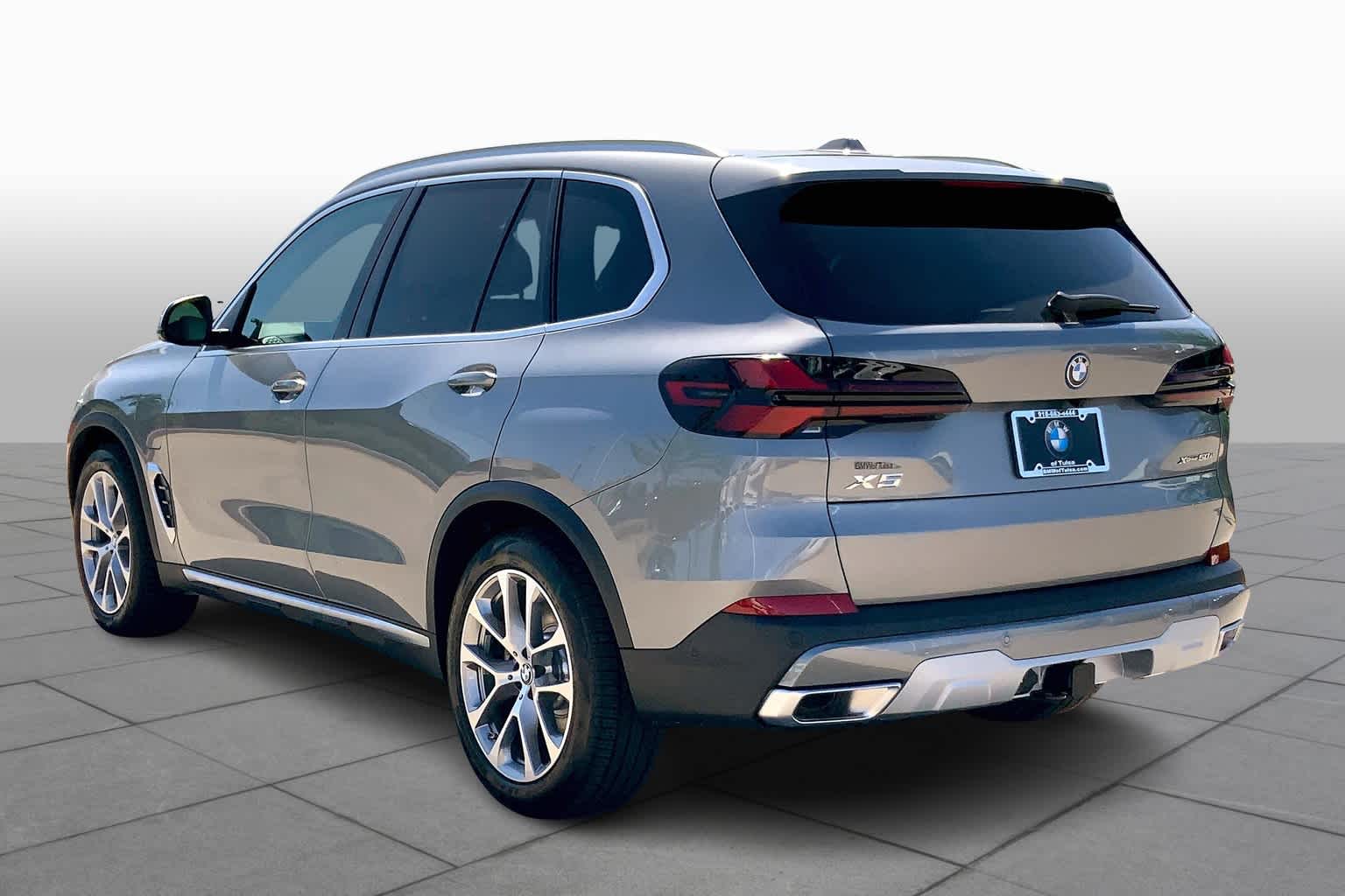 New 2025 Skyscraper Grey Metallic BMW xDrive50e image 11