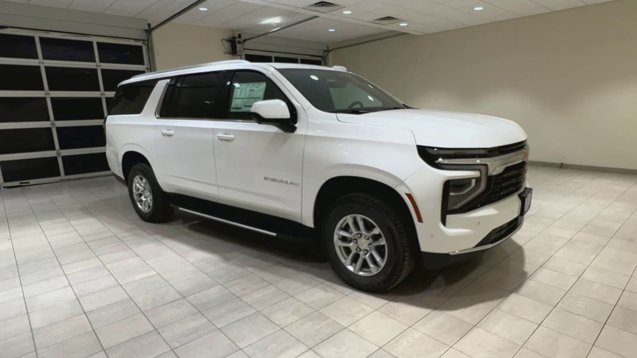 2025 Chevrolet Suburban LS photo 4