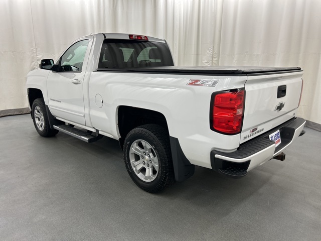2017 Chevrolet Silverado 1500 LT photo 4