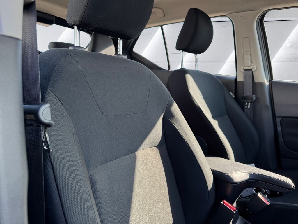 2025 Nissan Kicks Play S photo 14