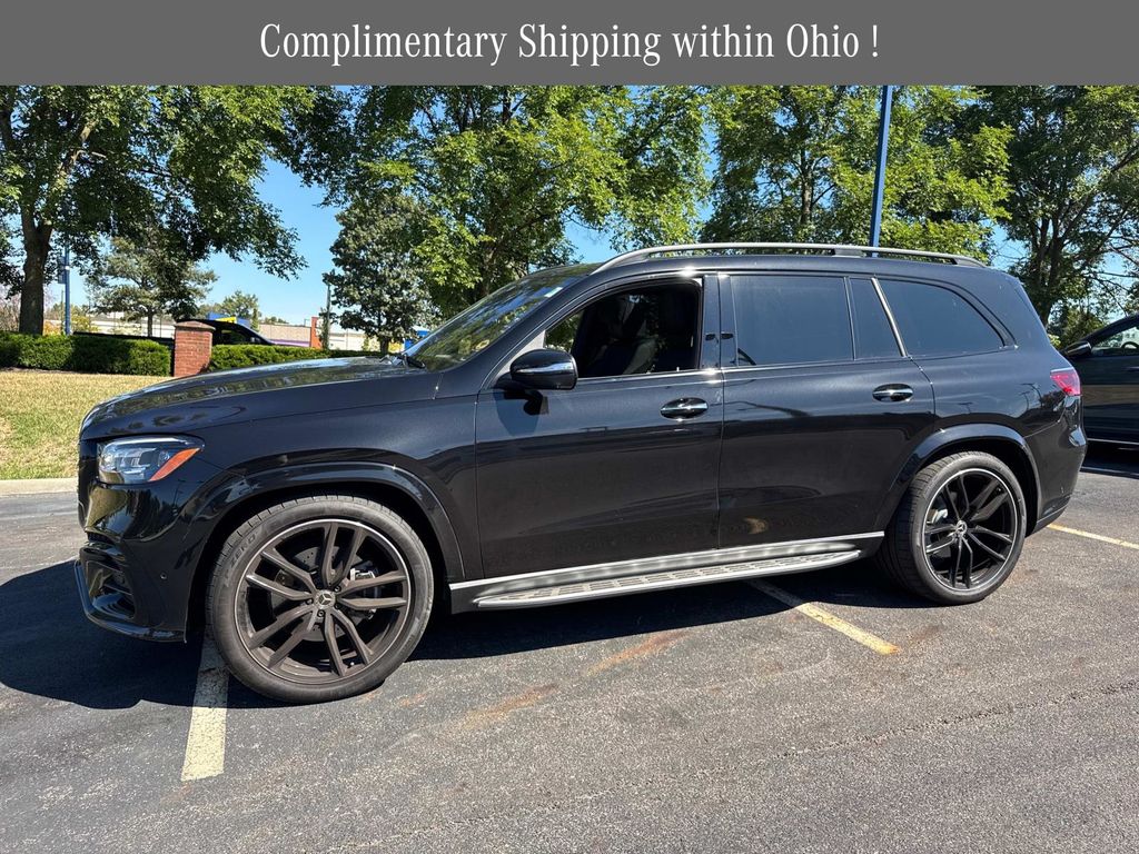 2025 Mercedes Benz GLS 580 4MATIC photo 2