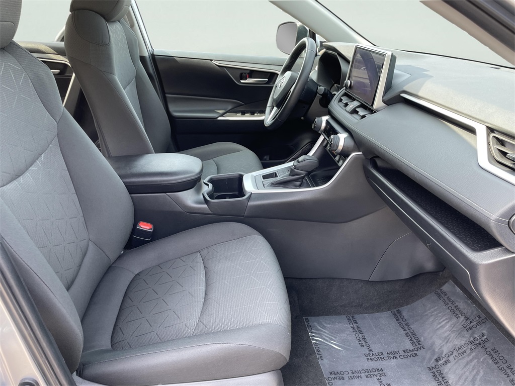 2024 Toyota RAV4 XLE photo 15