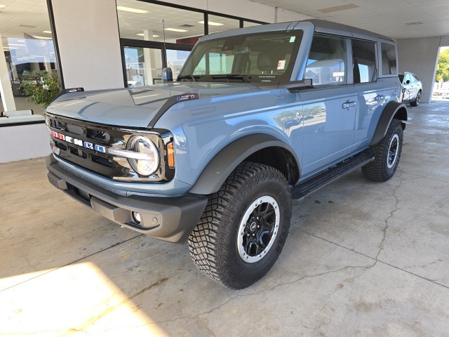 2024 Ford Bronco Outer Banks photo 2