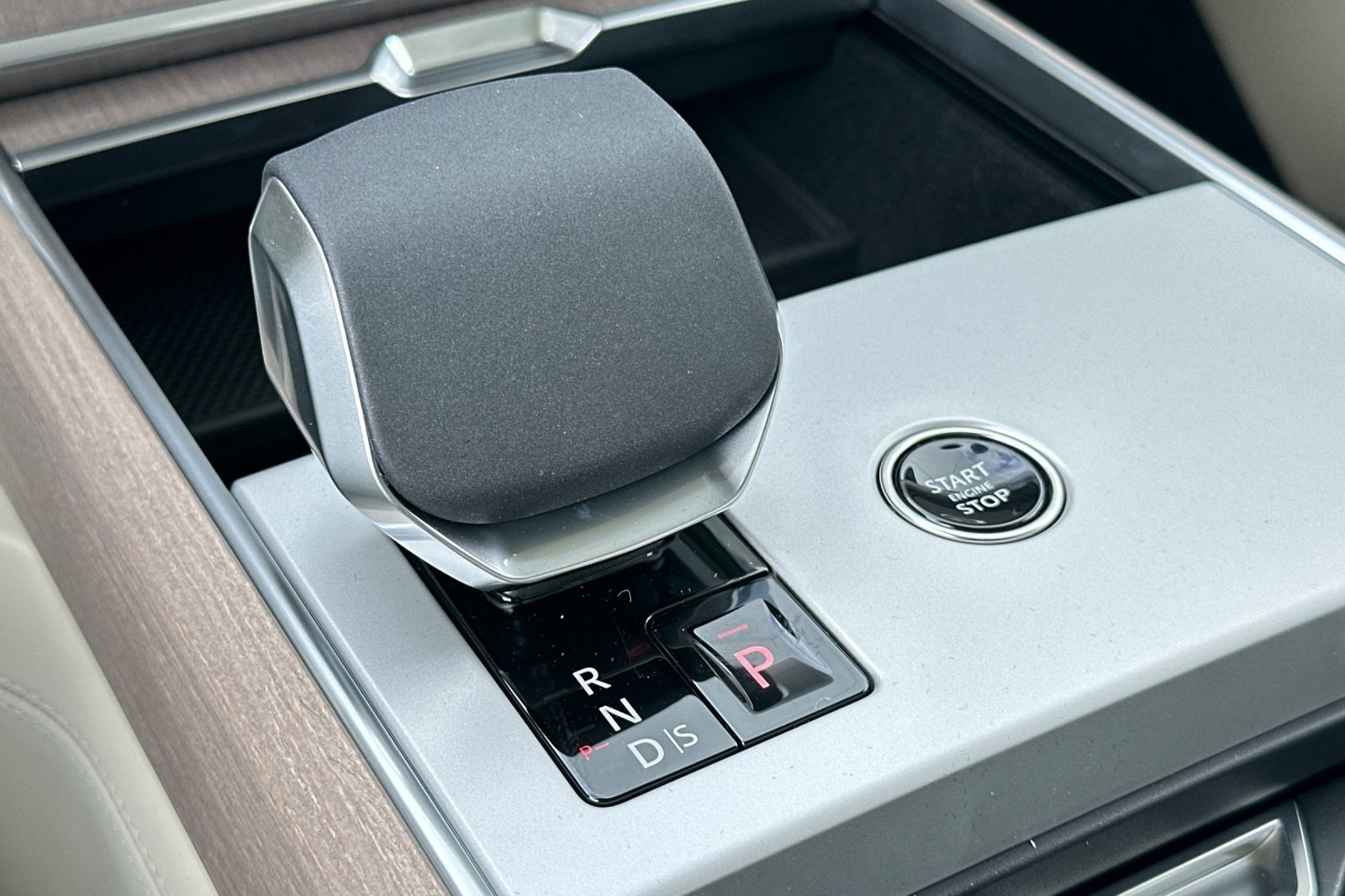 2025 Land Rover Range Rover SE photo 20