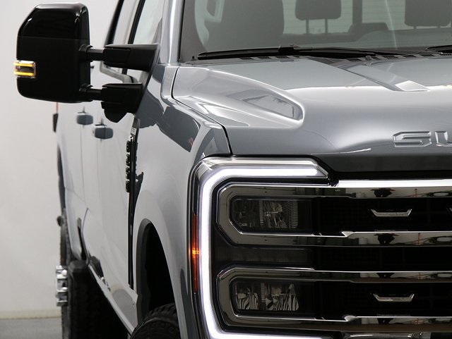 2026 Ford F-250 Lariat photo 4