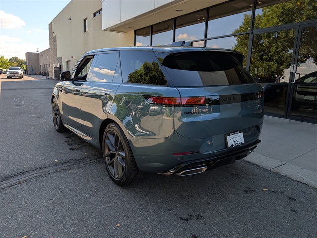 2025 Land Rover Range Rover Sport SE photo 3