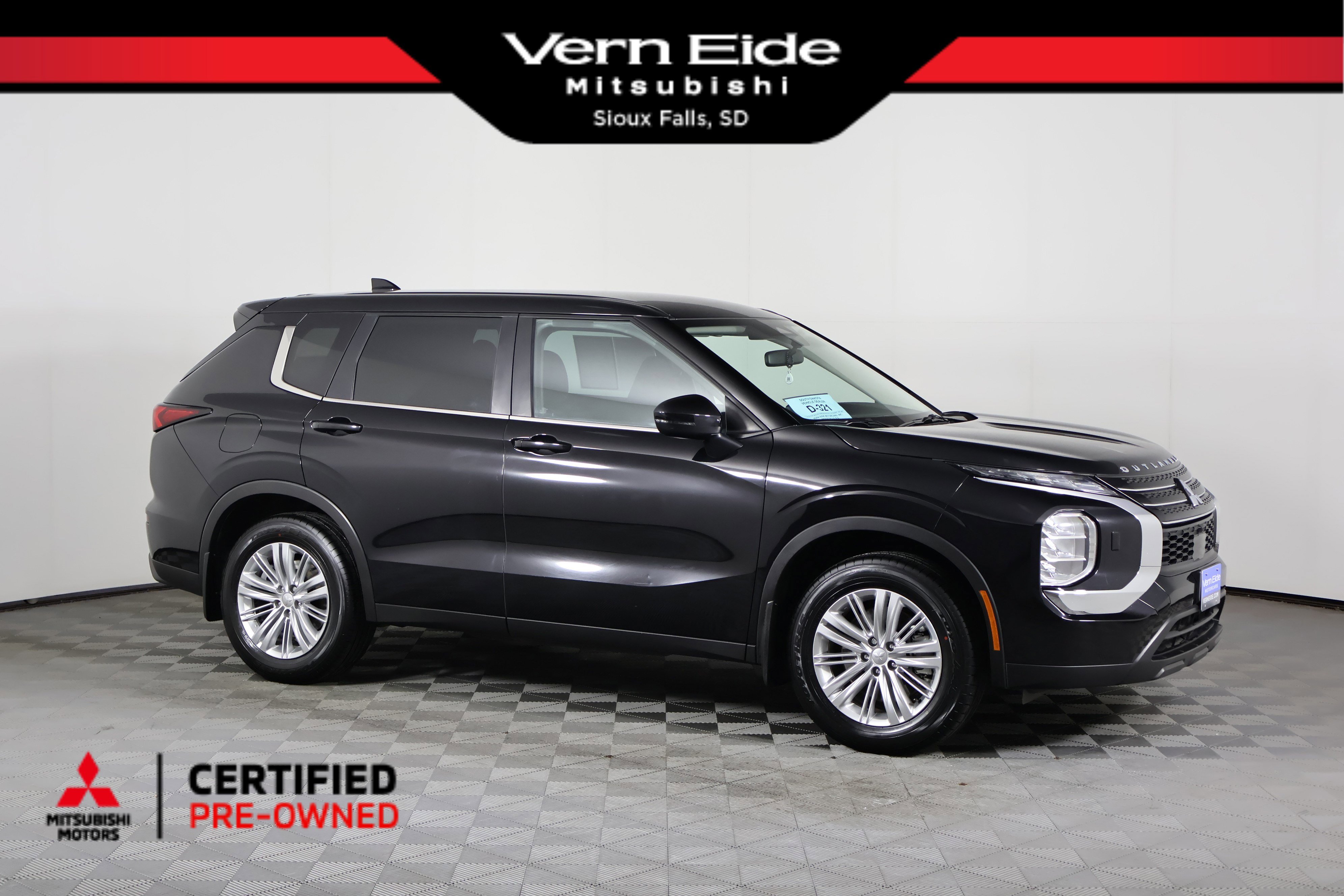 2023 Mitsubishi Outlander ES's photo