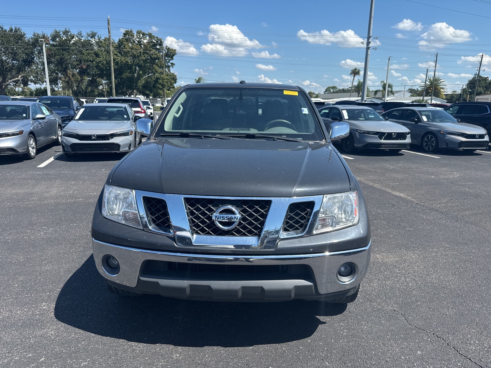 2014 Nissan Frontier SL photo 2