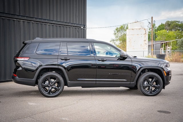 2025 Jeep Grand Cherokee Limited photo 3