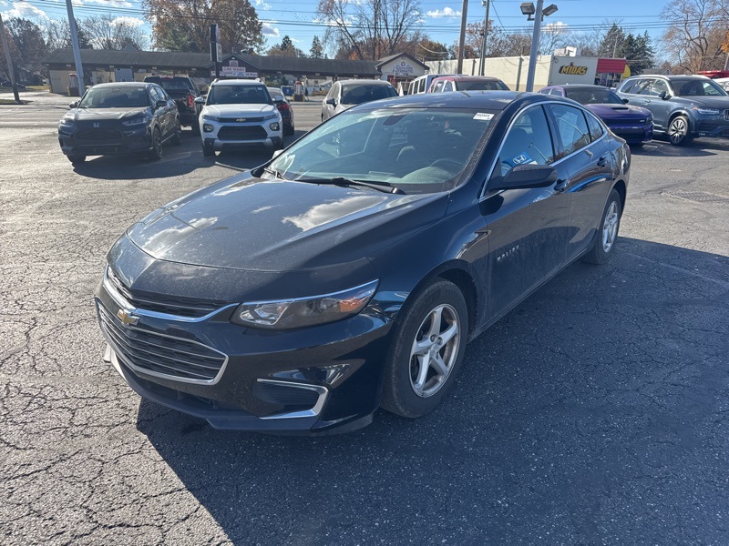 2018 Chevrolet Malibu LS photo 3