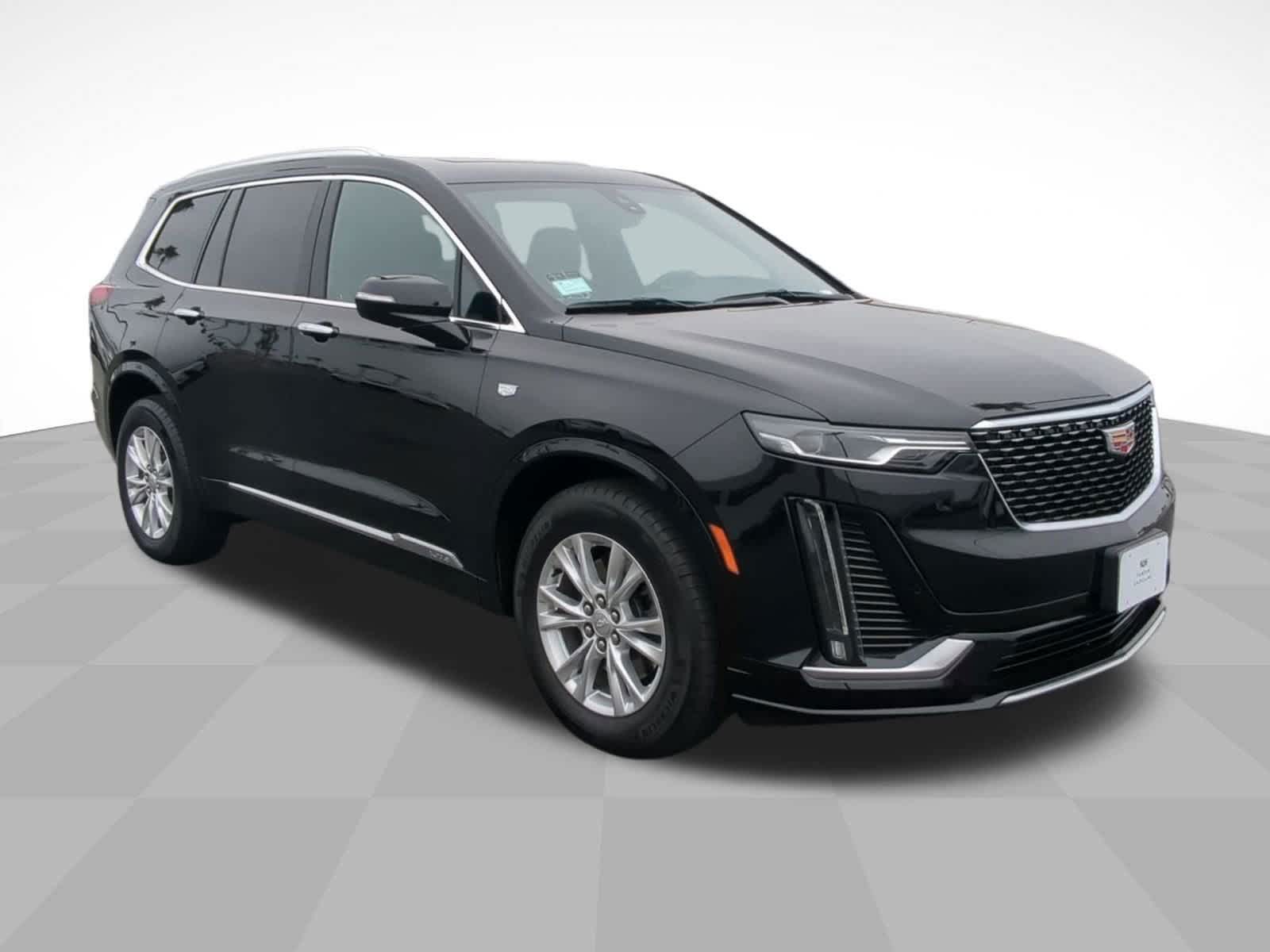 2025 Cadillac XT6 Luxury photo 2