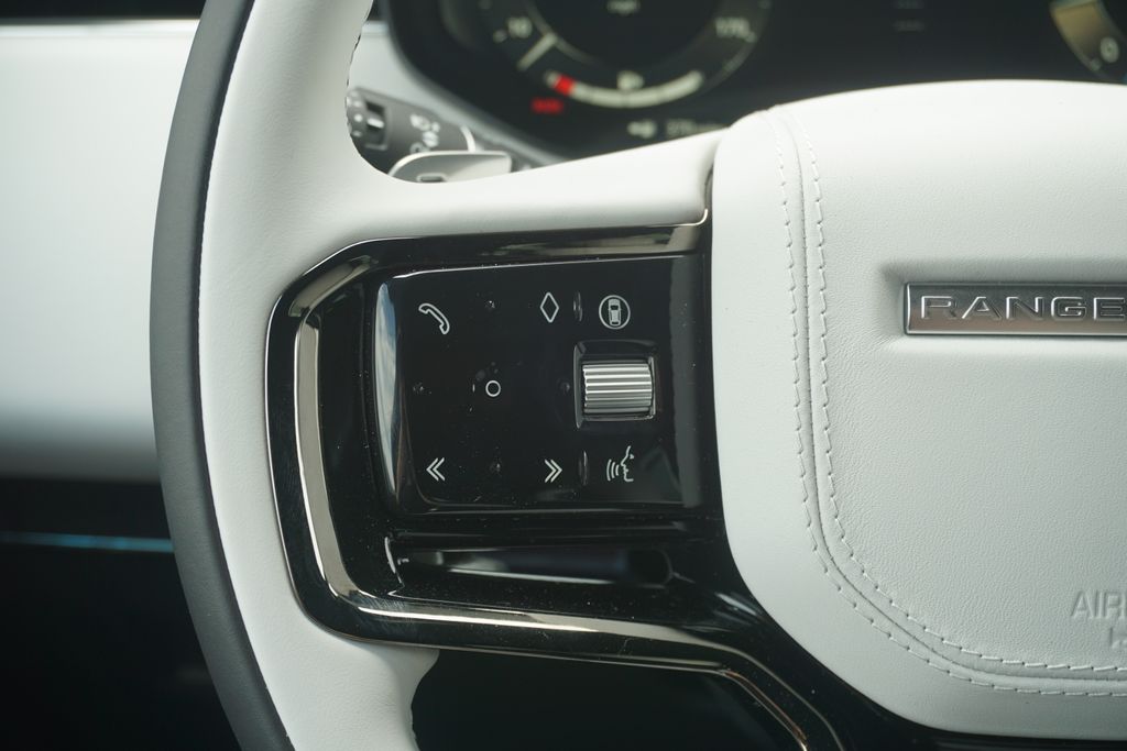 2025 Land Rover Range Rover Sport SE photo 11