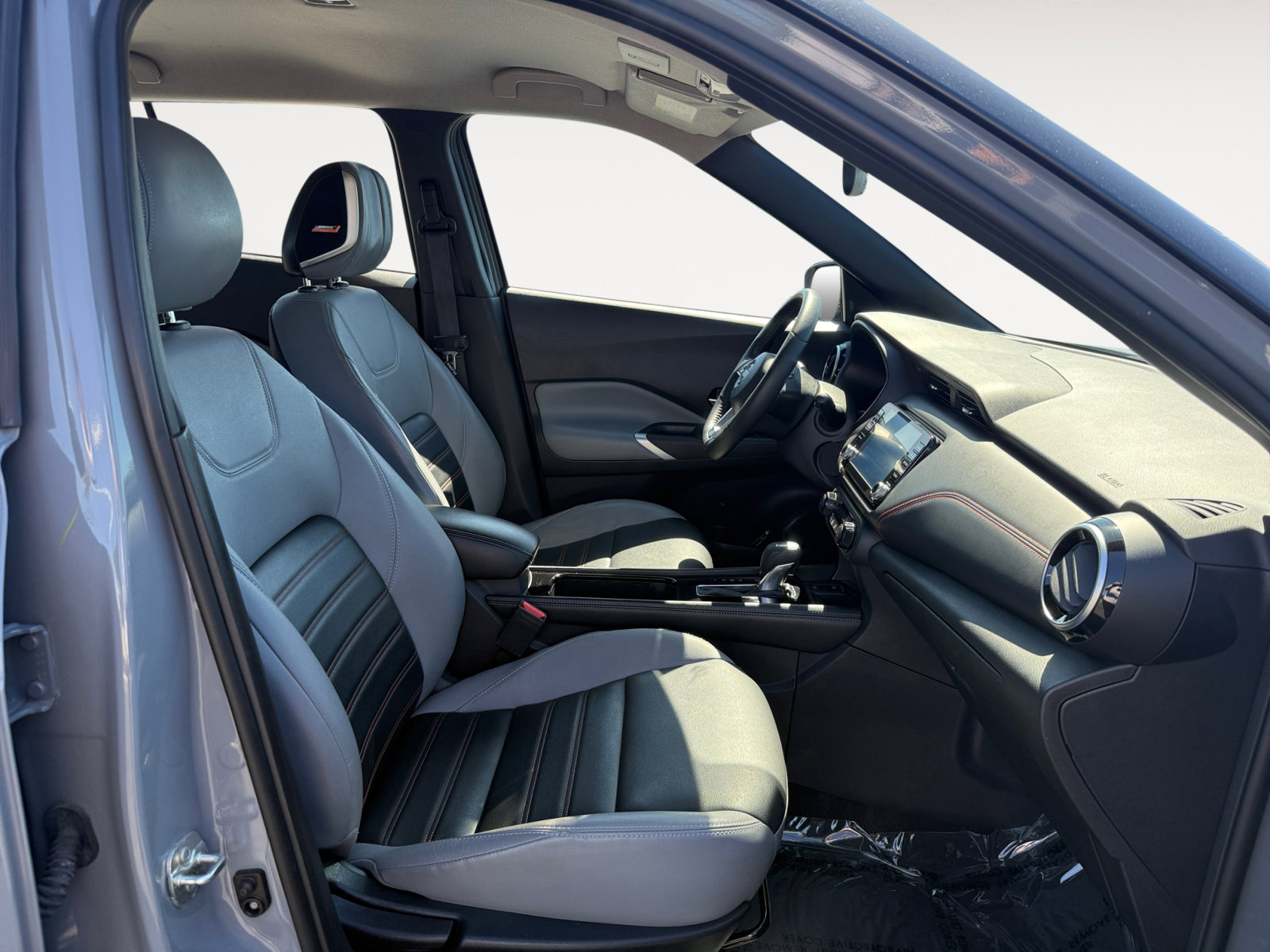 2023 Nissan Kicks SR photo 16