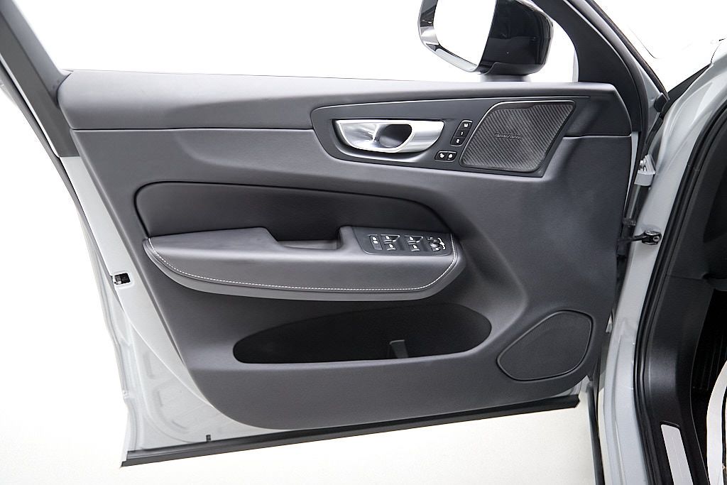 2024 VOLVO XC60 - Image 9