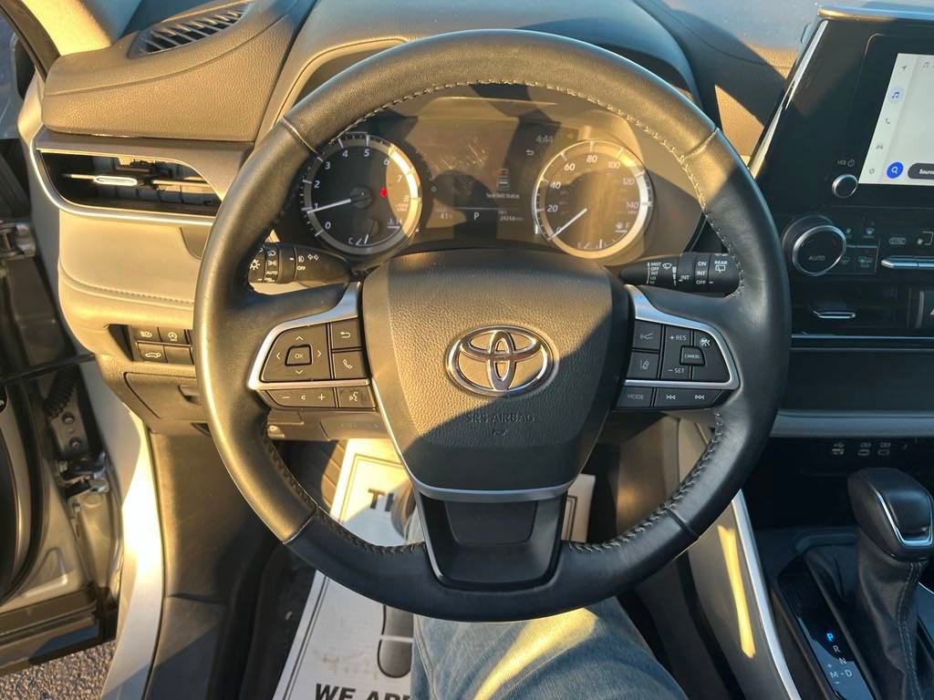 2023 Toyota Highlander LE Limited photo 12