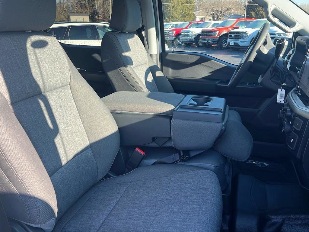 2025 Ford F-150 XL photo 4