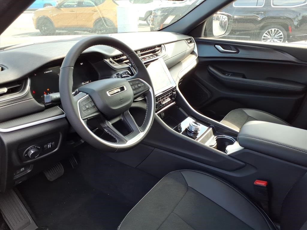 2025 Jeep Grand Cherokee Altitude X photo 5