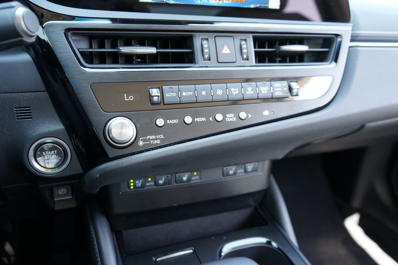 2025 Lexus ES 350 photo 19