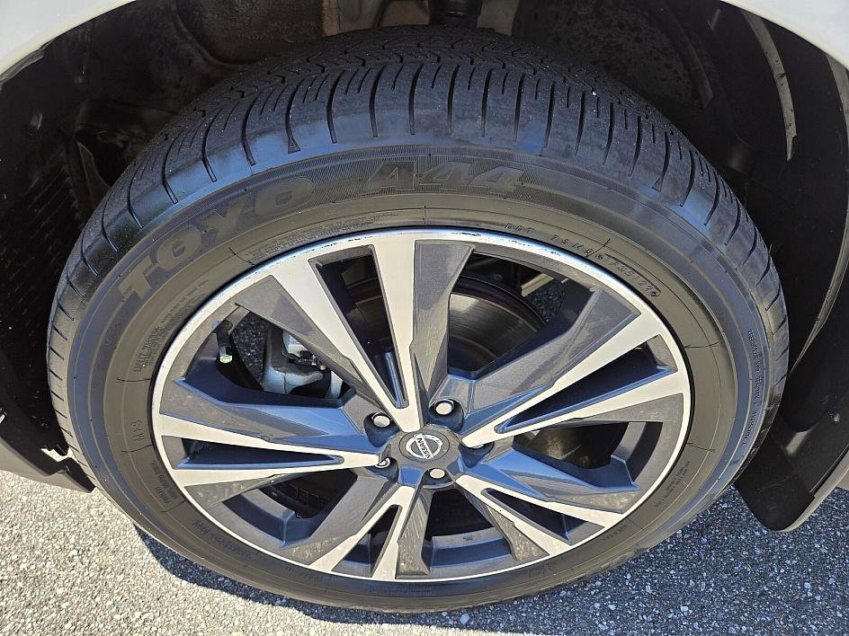 2020 Nissan Pathfinder Platinum photo 14