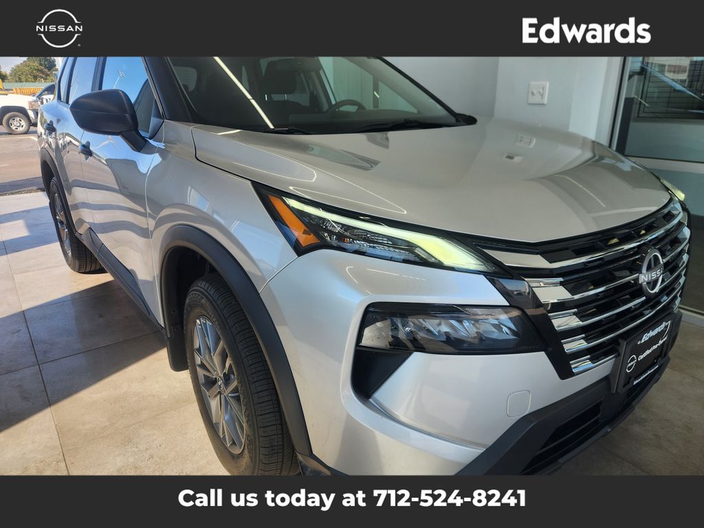 2025 Nissan Rogue S AWD photo 2