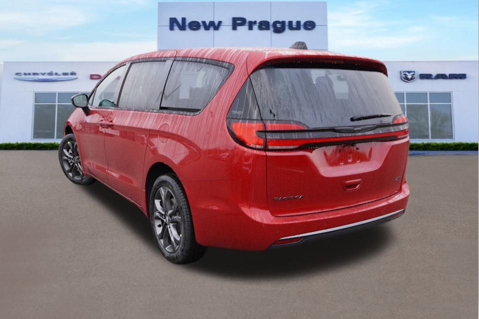 2026 Chrysler Pacifica photo 2