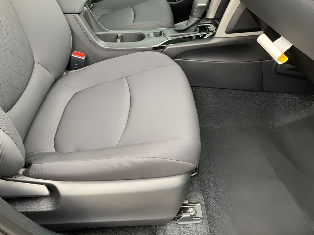2025 Toyota Corolla Cross LE photo 15