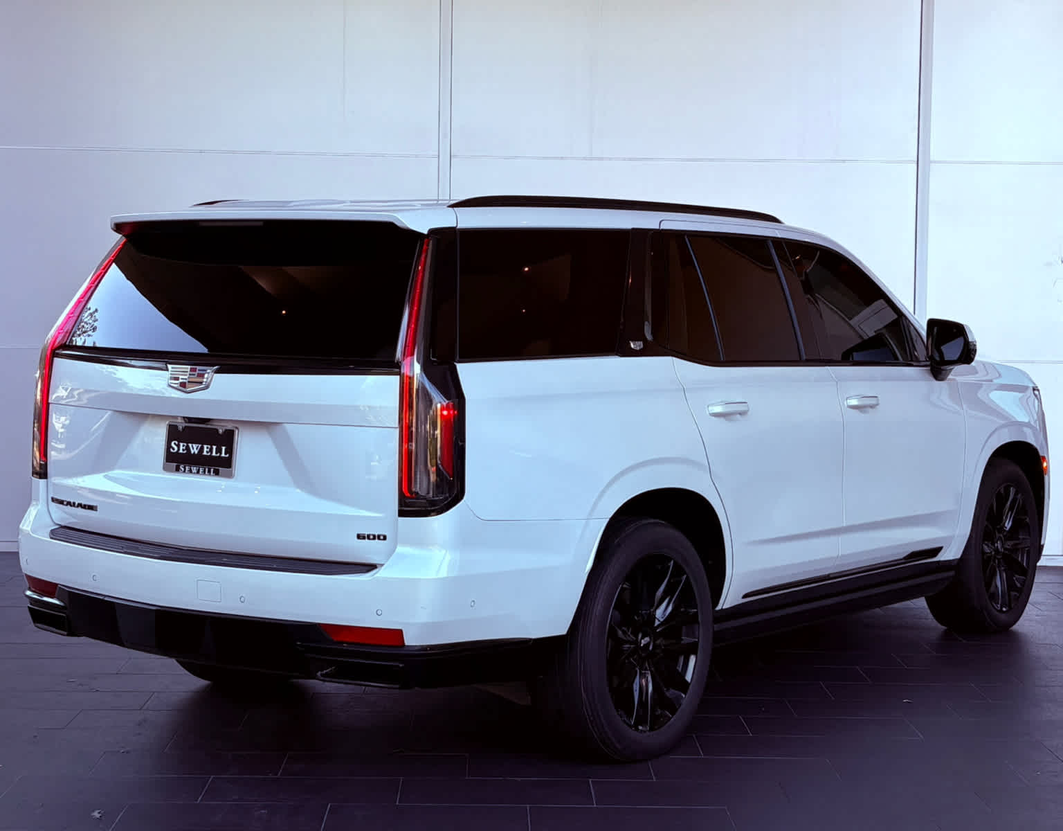 2023 Cadillac Escalade Premium Luxury photo 4