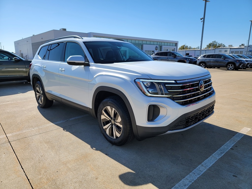2026 Volkswagen Atlas SE's photo