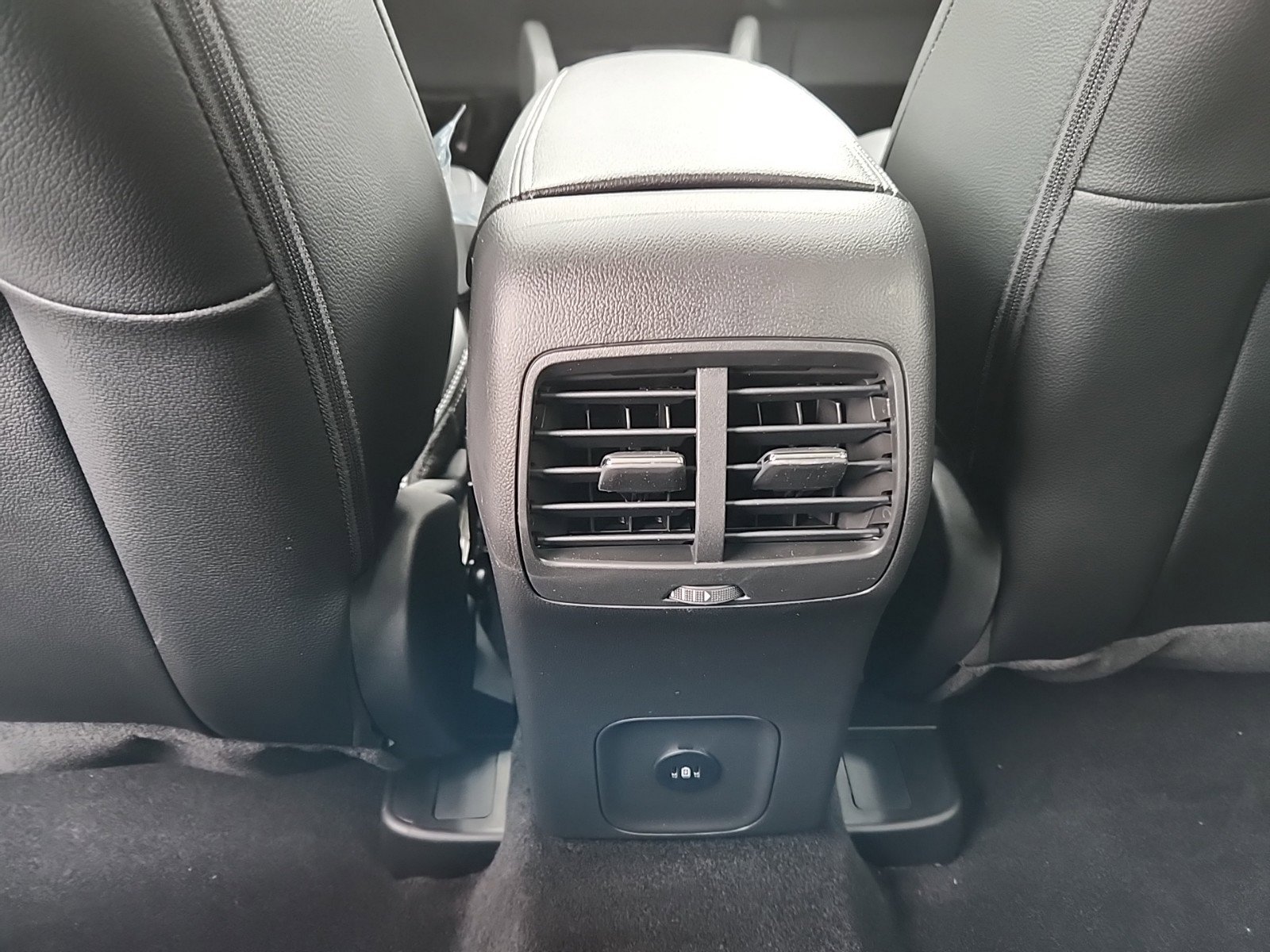 2024 Ford Escape Plug-In Hybrid Premium photo 11
