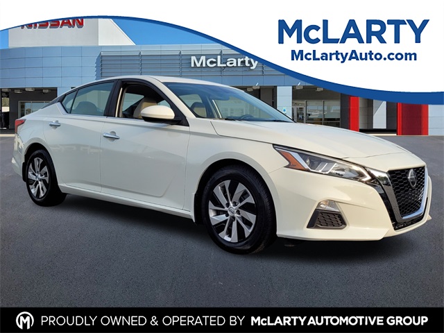 Used 2019 White Nissan 2.5 S image 1
