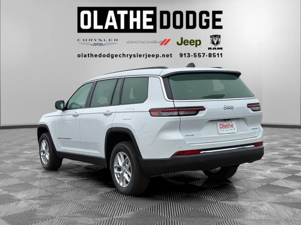 2025 Jeep Grand Cherokee Laredo Altitude photo 3