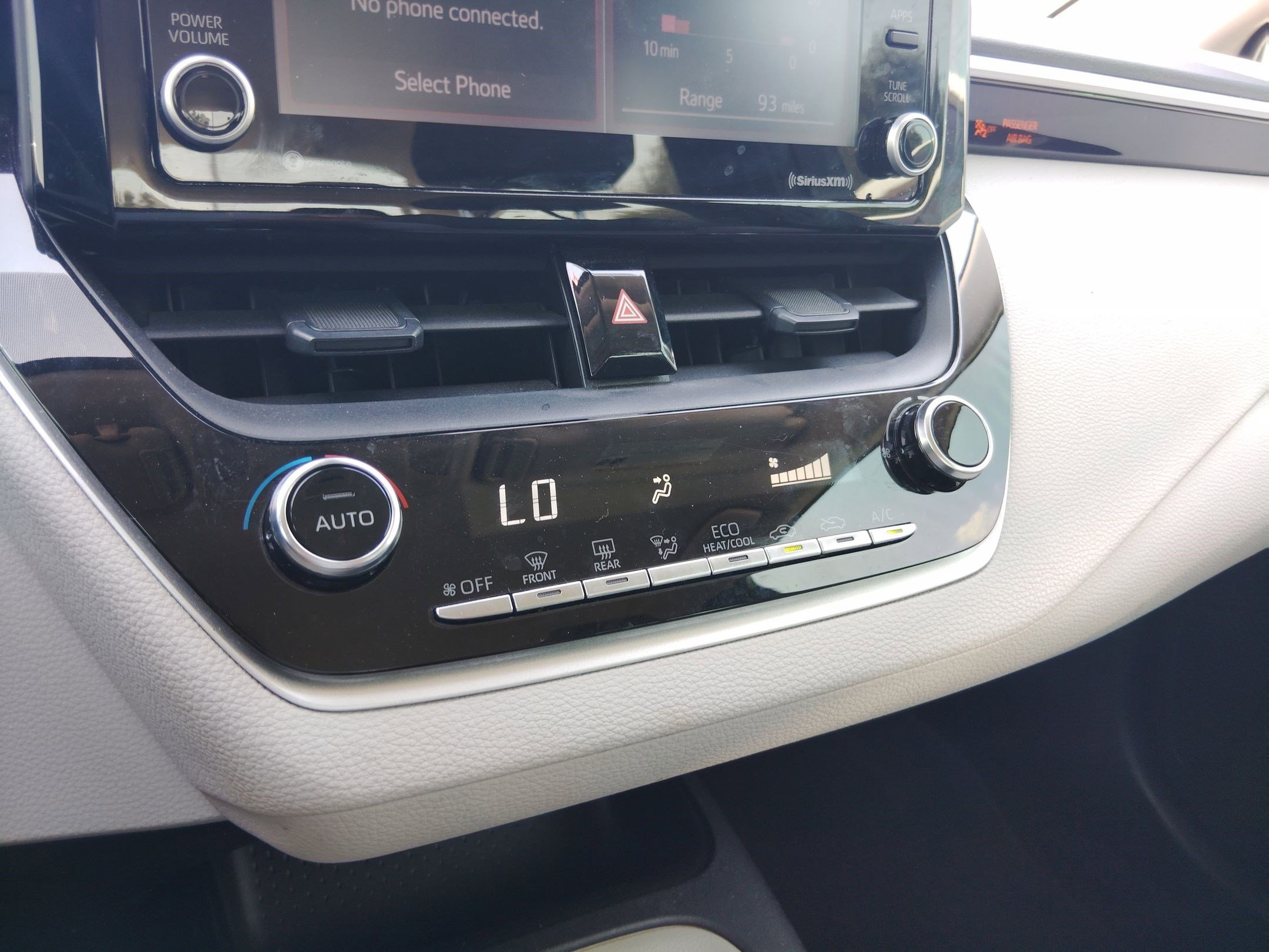 2022 Toyota Corolla LE photo 2