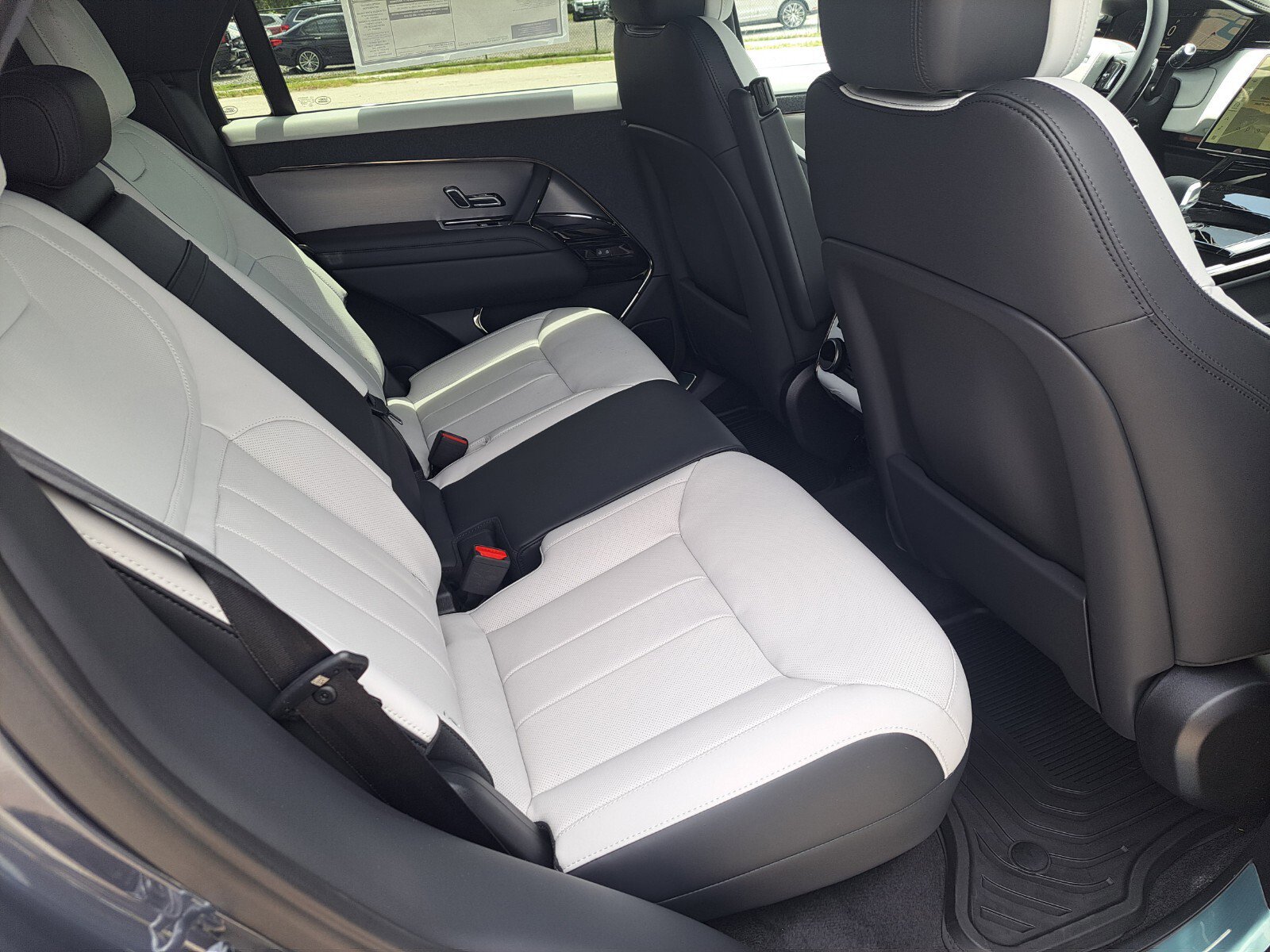 2025 Land Rover Range Rover Sport SE photo 5