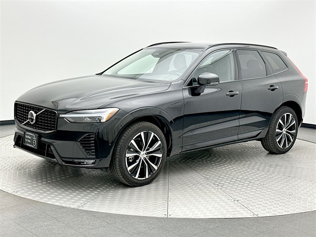 2025 Volvo XC60 Plus's photo