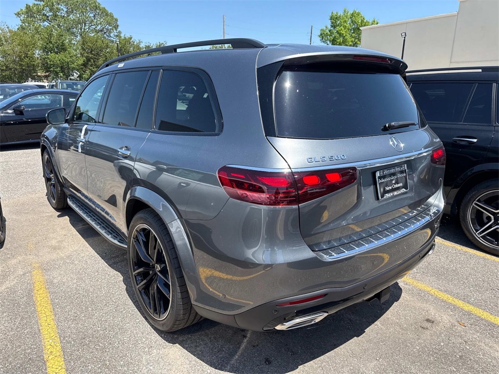 2025 Mercedes Benz GLS 580 4MATIC photo 3