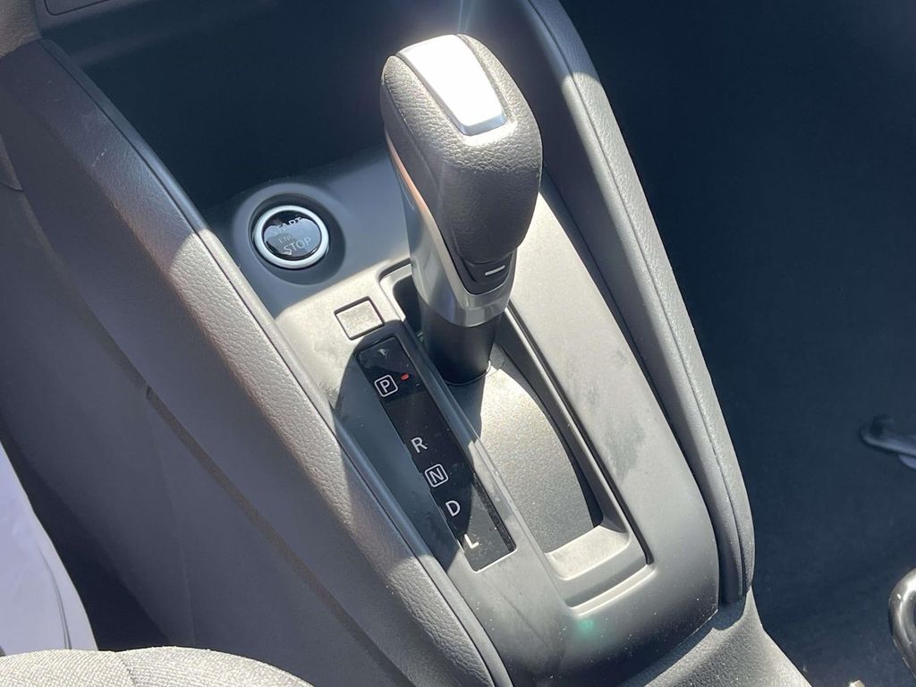 2025 Nissan Kicks Play S photo 28