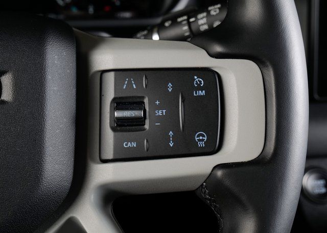 2024 Land Rover Defender 90 S photo 19