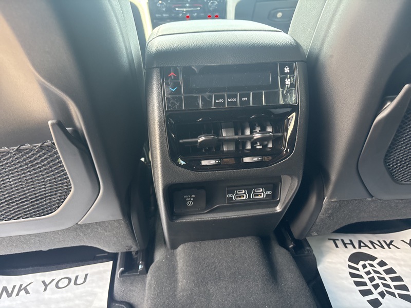 2025 Jeep Grand Cherokee Laredo X photo 16