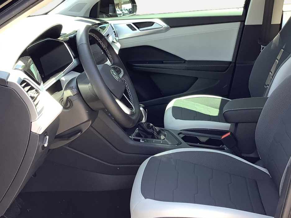 2025 Volkswagen Taos SE photo 19
