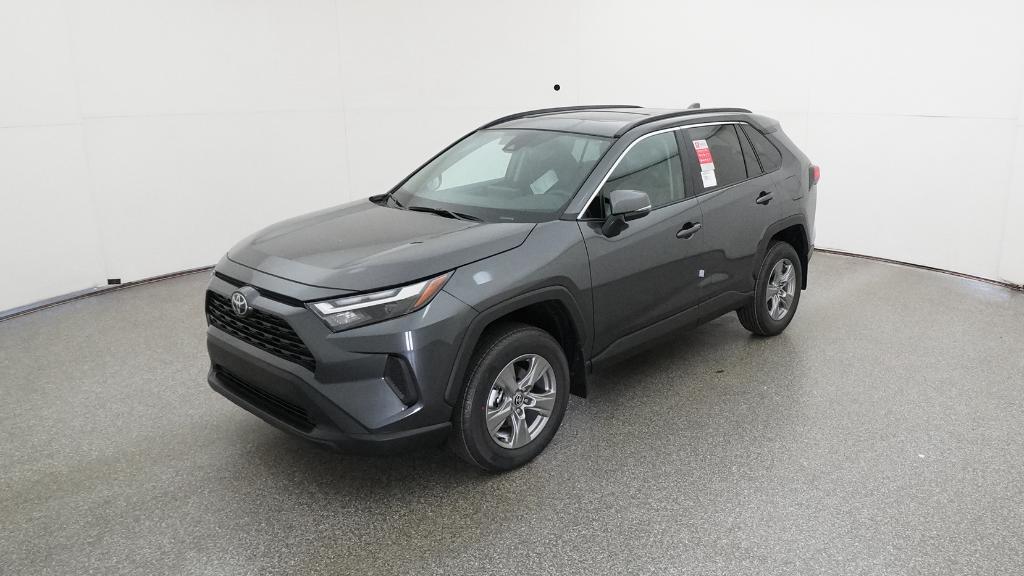 2025 Toyota RAV4 XLE's photo
