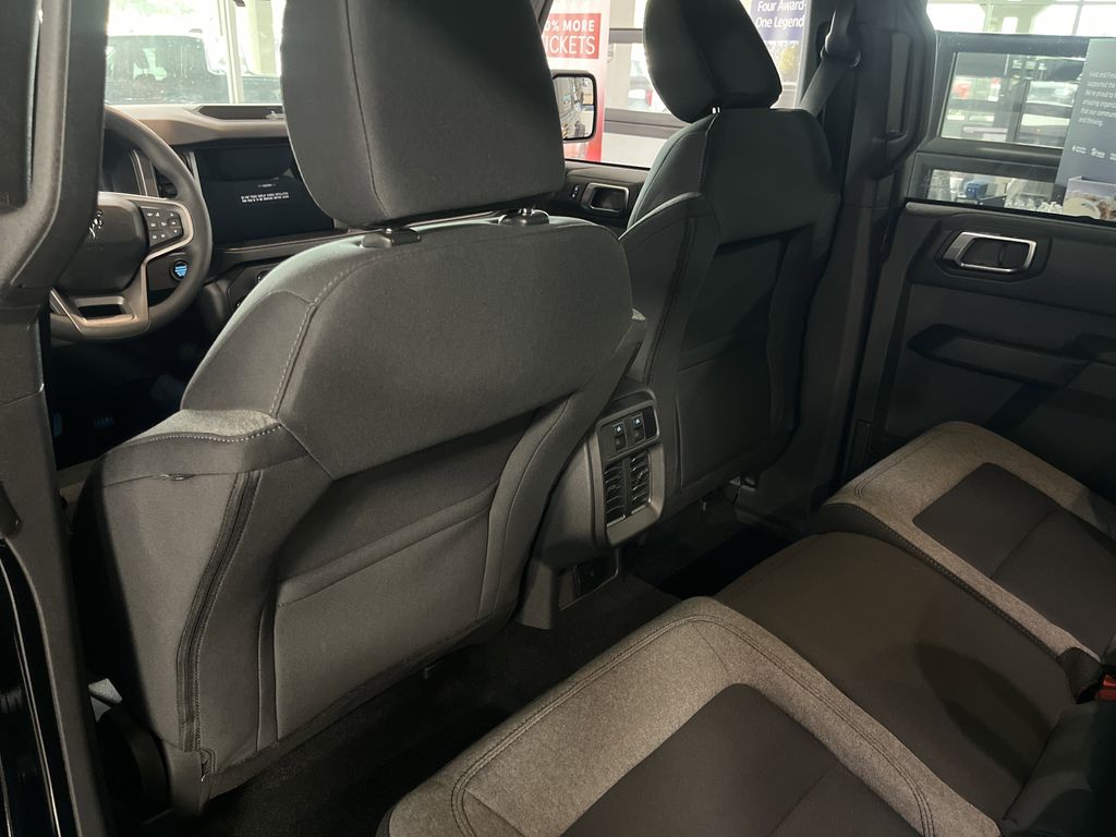 2025 Ford Bronco Base photo 4