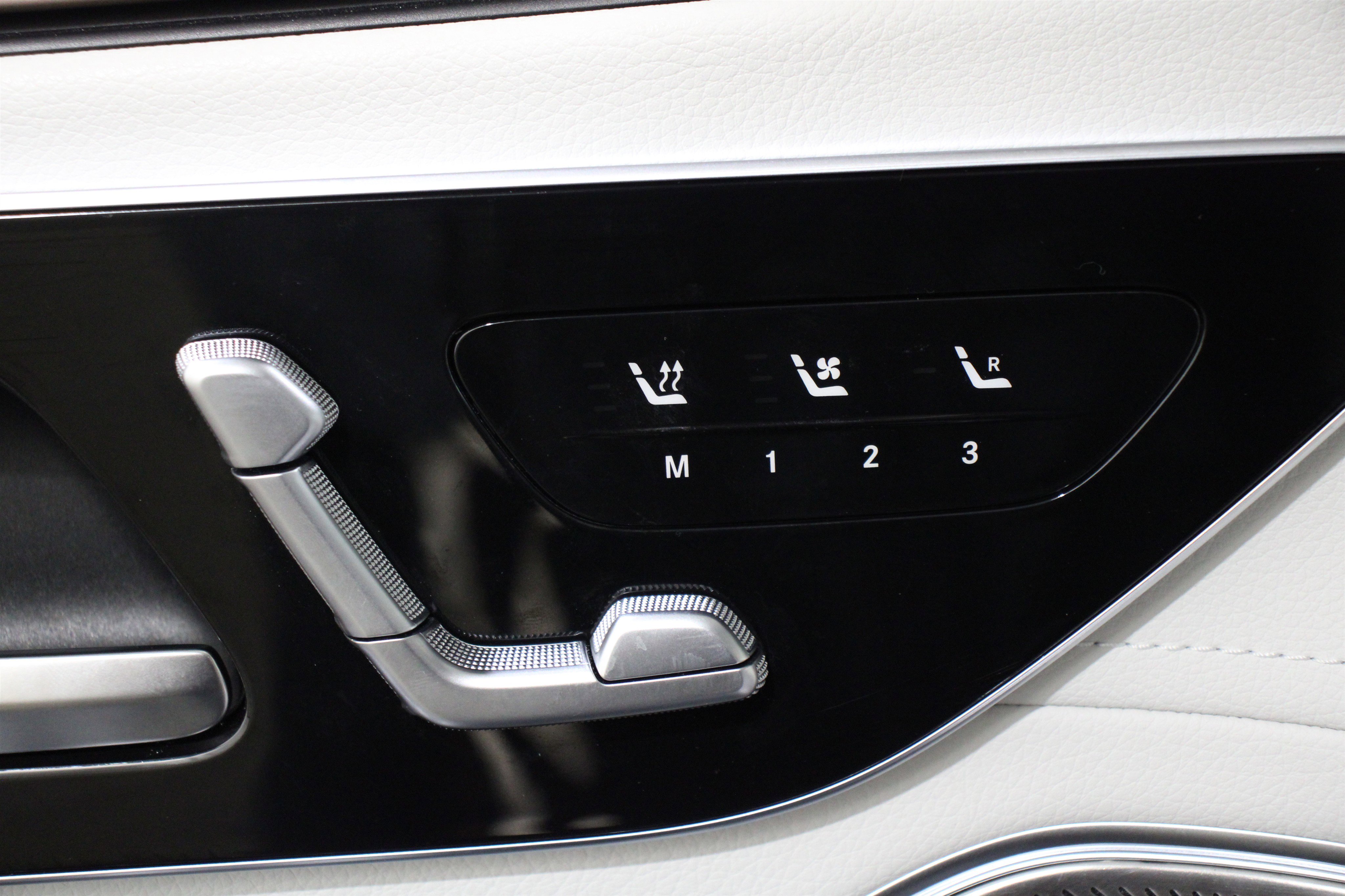 2024 Mercedes Benz EQS-Class SUV photo 4